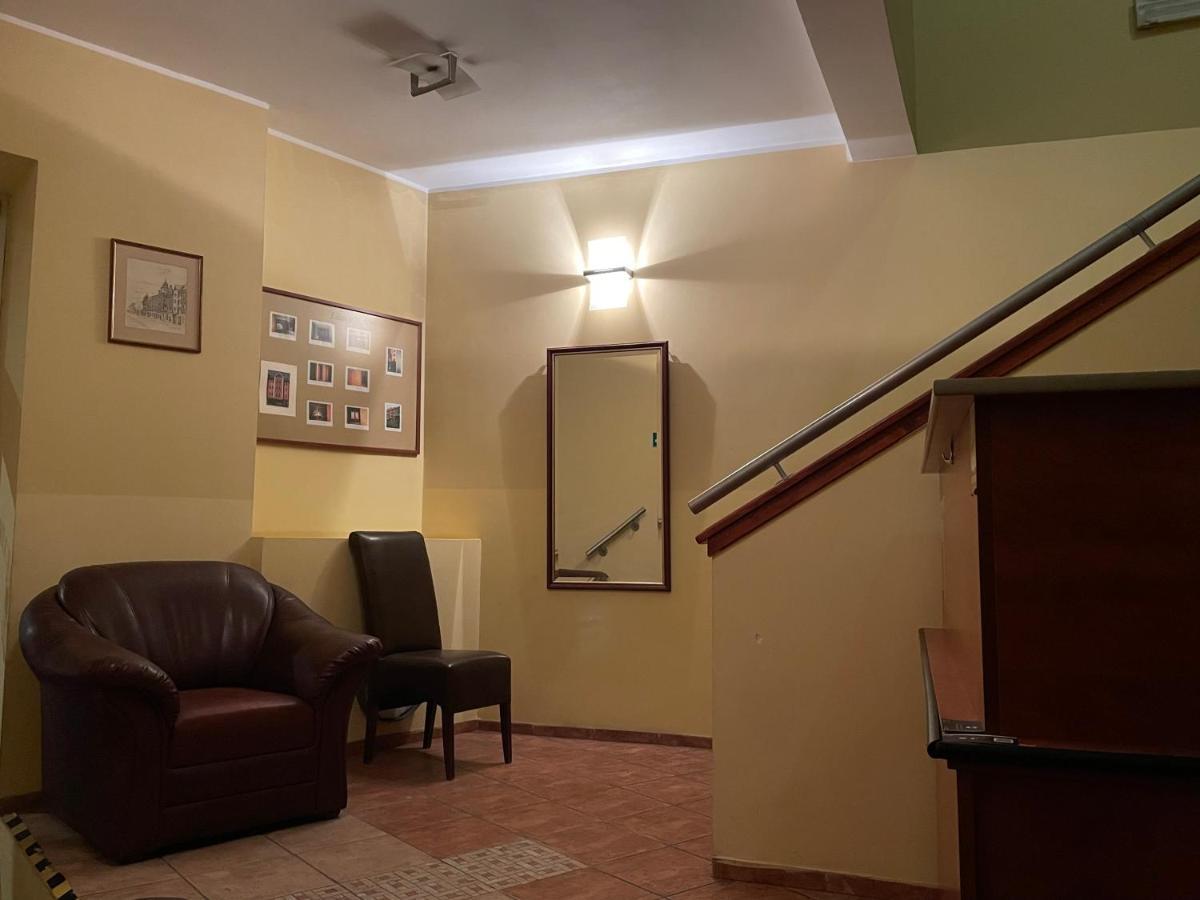 Hotel Omega Острув-Велькопольський Екстер'єр фото