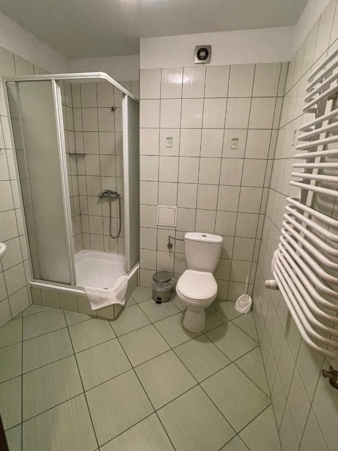 Hotel Omega Острув-Велькопольський Екстер'єр фото