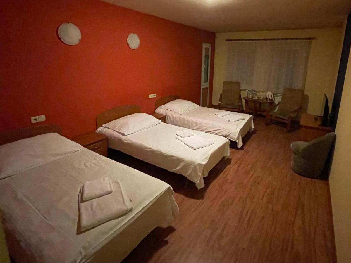 Hotel Omega Острув-Велькопольський Екстер'єр фото