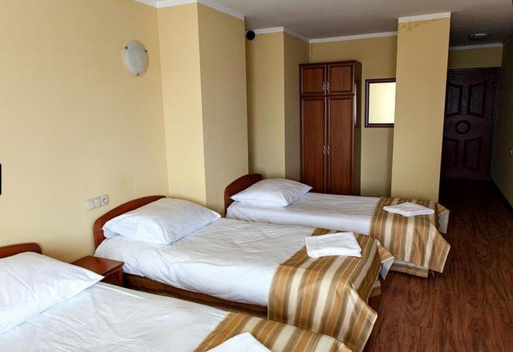 Hotel Omega Острув-Велькопольський Номер фото